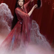 海外华人追剧遇阻?关晓彤红衣造型惊艳背后暗藏这些播放难题