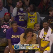东契奇49分神迹引爆NBA!詹姆斯场下点赞,这些细节告诉你他有多强