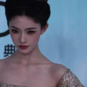 海外华人追剧困扰多?林允ELLE红毯惊艳亮相却因地区限制无法观看