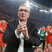 海外华人看国足告别伊万,为何总是卡顿?3招教你秒解地区限制