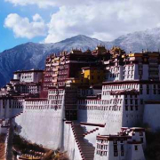 布达拉宫红宫探秘:顶级手办与千年密宗的完美融合,海外华人如何解锁观看?