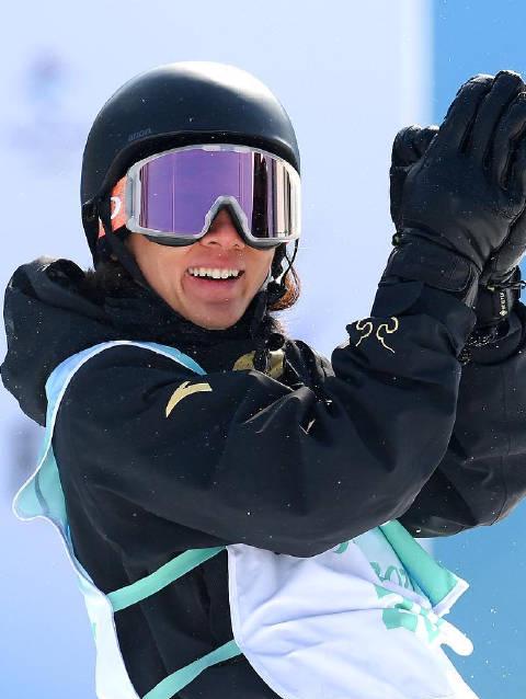 苏翊鸣台球视频曝光!冬奥冠军隐藏技能揭秘,原来运动员私下都这么玩 1 苏翊鸣台球视频曝光!冬奥冠军隐藏技能揭秘,原来运动员私下都这么玩