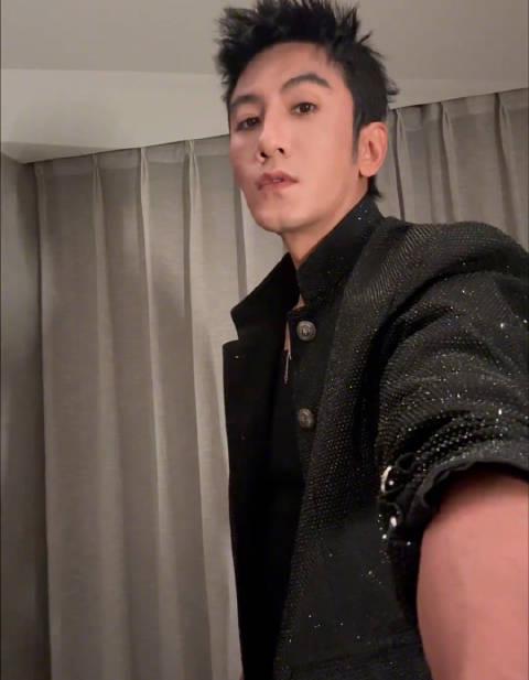 肖顺尧隐藏技能曝光!从演员到舞台王者,全能实力让人惊叹 1 肖顺尧隐藏技能曝光!从演员到舞台王者,全能实力让人惊叹