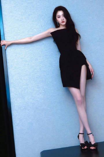 关晓彤漫画腿刷屏!超模级大长腿养成秘诀大揭秘 3 关晓彤漫画腿刷屏!超模级大长腿养成秘诀大揭秘