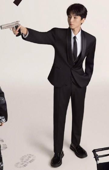 王俊凯挑战话剧舞台引热议,海外华人如何突破地区限制追星看剧? 2 王俊凯挑战话剧舞台引热议,海外华人如何突破地区限制追星看剧?