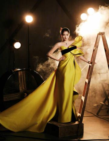 关晓彤金鸡奖惊艳亮相!明黄长裙美翻全场,海外华人如何同步追看? 4 关晓彤金鸡奖惊艳亮相!明黄长裙美翻全场,海外华人如何同步追看?