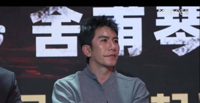 追星同款紧张感!肖顺尧看张伟丽比赛的表情管理全解析 1 追星同款紧张感!肖顺尧看张伟丽比赛的表情管理全解析