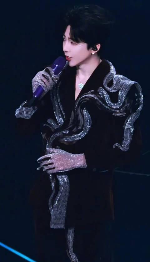 海外华人追剧指南:三步解决地区限制,轻松看遍国内热门综艺 1 海外华人追剧指南:三步解决地区限制,轻松看遍国内热门综艺