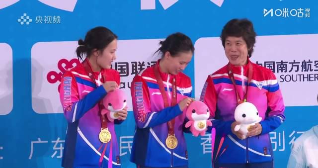 陈芋汐夺冠后捏吉祥物萌翻全网,海外华人如何突破地域限制观看国内体育赛事 1 陈芋汐夺冠后捏吉祥物萌翻全网,海外华人如何突破地域限制观看国内体育赛事