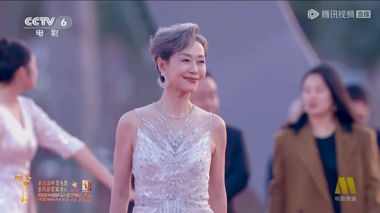 海外华人如何突破地区限制观看金鸡奖红毯?叶童白衣造型引发思乡情结 1 海外华人如何突破地区限制观看金鸡奖红毯?叶童白衣造型引发思乡情结