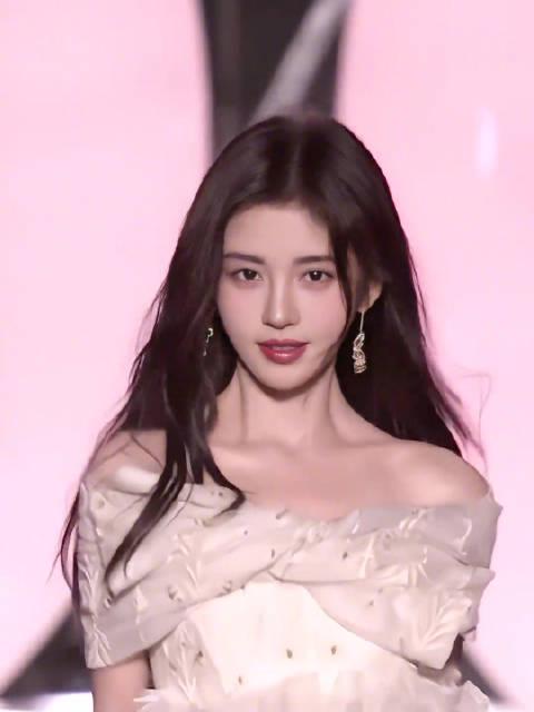 海外华人追剧追星遇难题?鞠婧祎红毯惊艳背后,是你看不到的播放限制 1 海外华人追剧追星遇难题?鞠婧祎红毯惊艳背后,是你看不到的播放限制