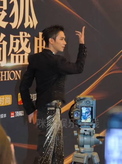 海外华人追剧难?手把手教你解锁国内影视资源,罗一舟的刀马舞也能随时看! 1 海外华人追剧难?手把手教你解锁国内影视资源,罗一舟的刀马舞也能随时看!