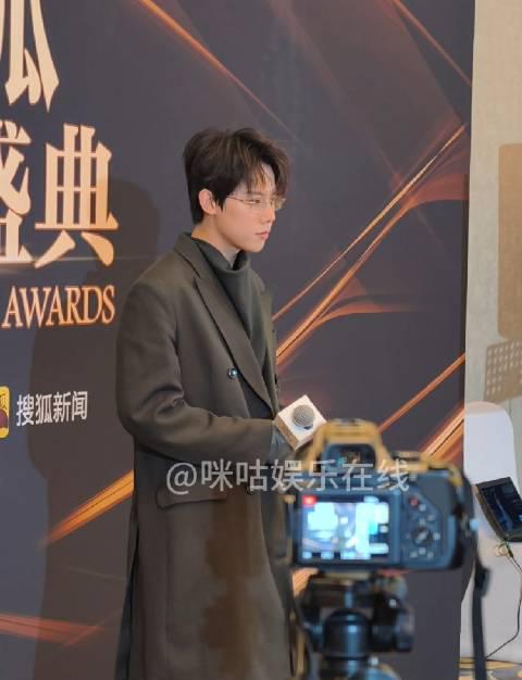 专访周奇:一人分饰两角的幕后修炼手册,他是如何“精分”成功的? 1 专访周奇:一人分饰两角的幕后修炼手册,他是如何“精分”成功的?