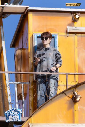 王铮亮丽江新综爆火!飞镖桌球唤醒童年,海外华人却直呼看不了? 4 王铮亮丽江新综爆火!飞镖桌球唤醒童年,海外华人却直呼看不了?