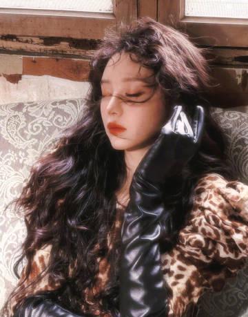 田曦薇豹纹造型惊艳出圈!撞衫徐若晗引热议,复古港风穿搭成新潮流 2 田曦薇豹纹造型惊艳出圈!撞衫徐若晗引热议,复古港风穿搭成新潮流