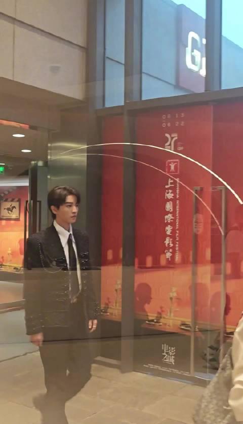 海外党追星血泪史：为了看王俊凯新片我拼了！
