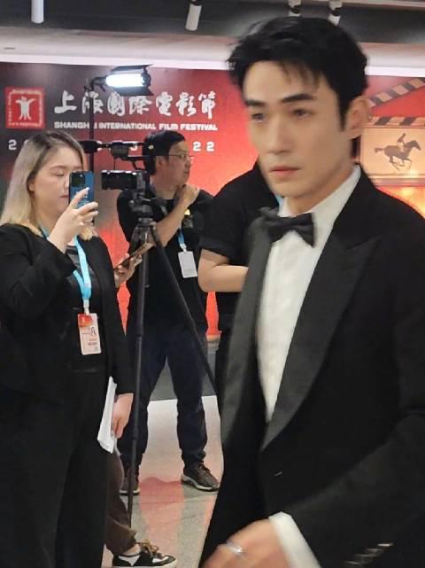 朱一龙亮相上海电影节！海外粉丝如何第一时间追到东极岛渔民阿赑？