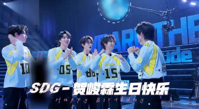 时代少年团贺峻霖21岁庆生现场曝光！队友惊喜祝福甜度超标