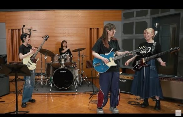 《孤独摇滚!》声优乐队挑战纪实:一年苦练终成“团结Band”