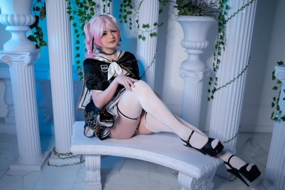 英雄联盟前职业选手Sneaky转型,付费平台出售Cosplay及擦边照