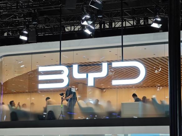 比亚迪即将发布1000V高压平台,支持5C超充技术