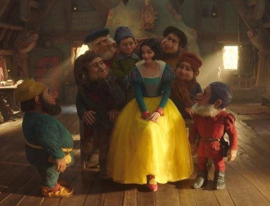 真人版《白雪公主》口碑爆棚:影评人盛赞“完美再现迪士尼魔法”