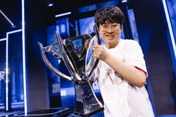 T1与Zeus续约风波:降薪争议引发离队疑云